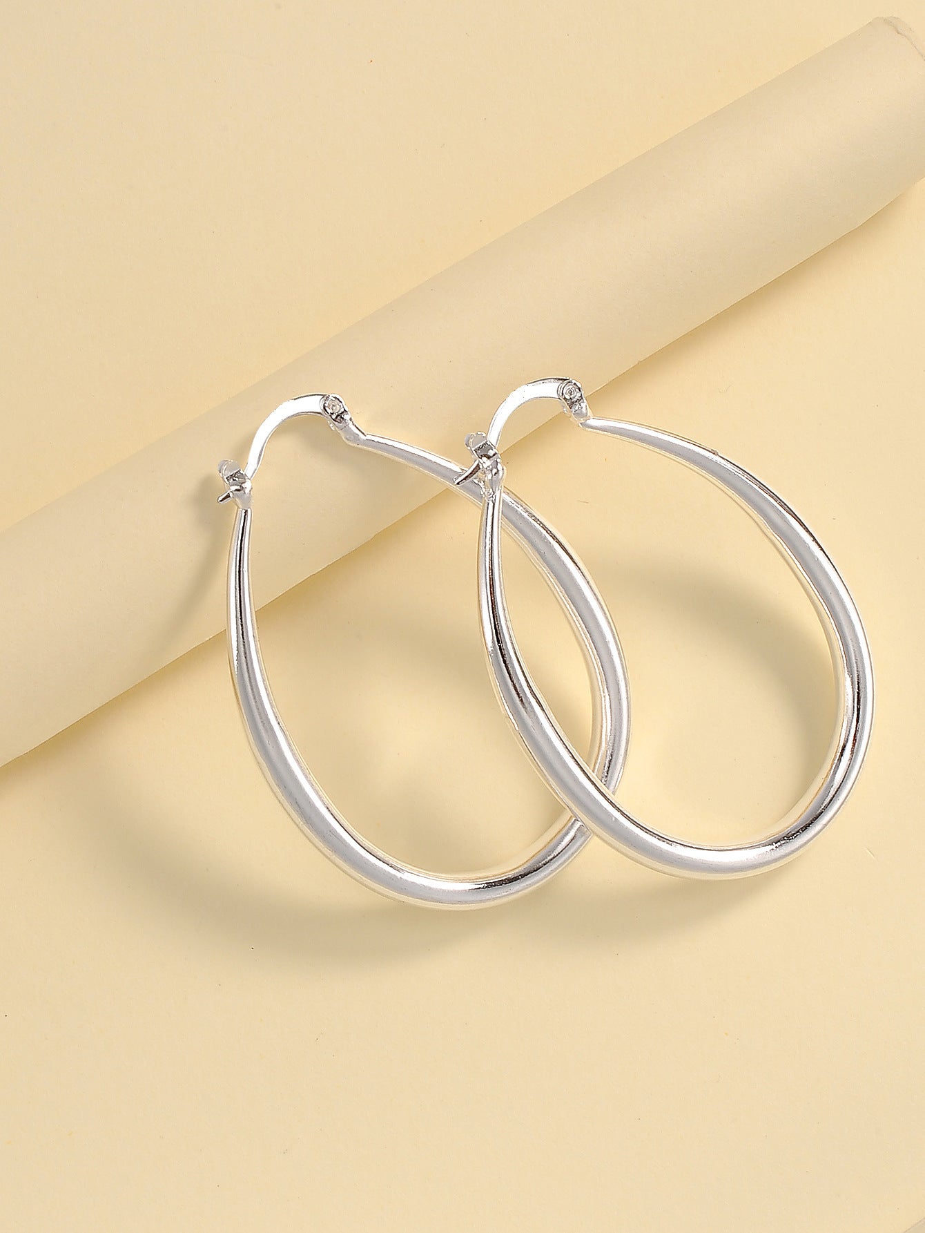 Geometric oval earrings